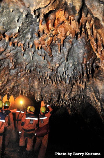Menikmati Wisata Caving & Menjelajah Gua Buniayu.