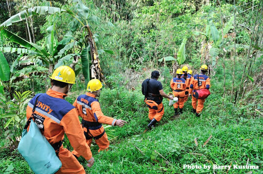Menikmati Wisata Caving & Menjelajah Gua Buniayu.