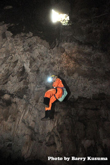 Menikmati Wisata Caving & Menjelajah Gua Buniayu.
