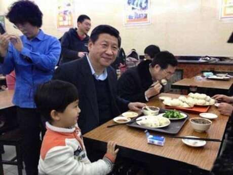 Presiden China Saat Makan di Restoran Bakpao Pinggir Jalan