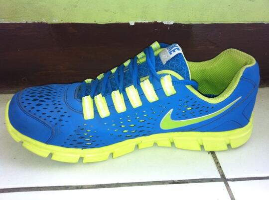 Sepatu Nike Runner