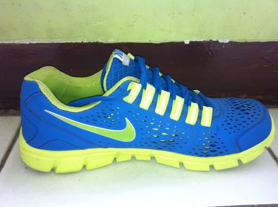 Sepatu Nike Runner