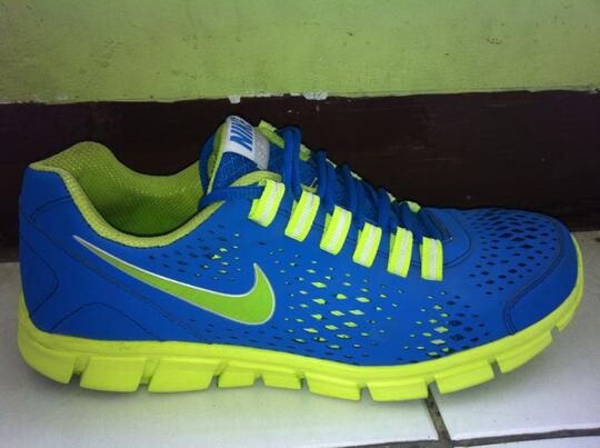Sepatu Nike Runner