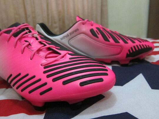 sepatu bola adidas predator pink