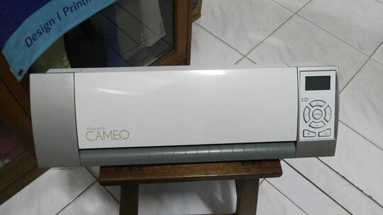 JUAL MESIN CUTTING SILHOUETTE CAMEO..Kondisi Mantap..Jarang dipakai..Baru beli 2 bln