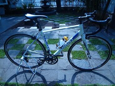 GIANT DEFY 1 ROAD BIKE SHIMANO 105 