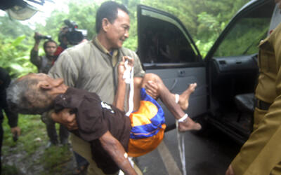 Miris gan>>Kakek yang Dibuang Ambulan Pelat Merah Akhirnya Meninggal