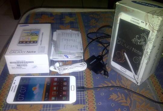 Samsung Galaxy Note 1 GT-N7000 White, Fullset, Ada bonus ( Surabaya )