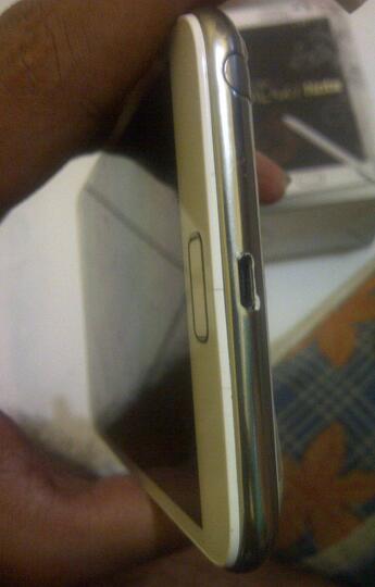 Samsung Galaxy Note 1 GT-N7000 White, Fullset, Ada bonus ( Surabaya )