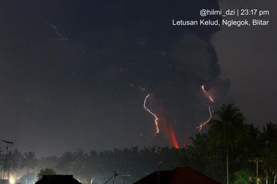 Erupsi Gunung Kelud dalam Foto 13/2/14 22.50WIB