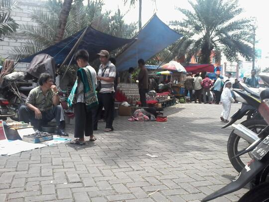 akhirnya gan,Pengemis penipu ini ane foto (+PICT)