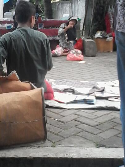 akhirnya gan,Pengemis penipu ini ane foto (+PICT)