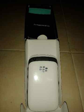 BLACKBERRY 9220 WARNA PUTIH GARANSI TAM JULI 2015