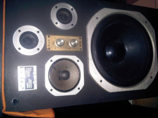 Terjual Speaker Scotch 12\