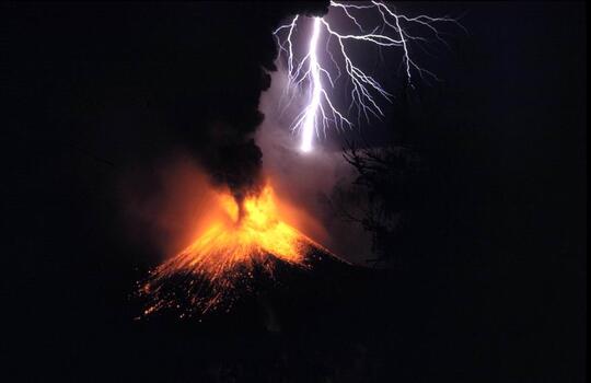 Petir Vulkanik ( Volcanic Lightning )