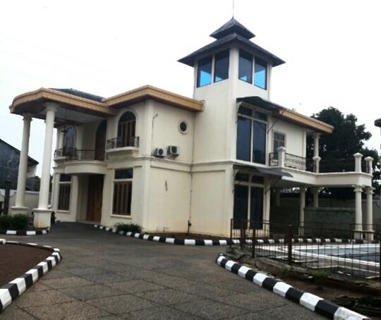 RUMAH MEWAH, PULOGEBANG-CAKUNG, SANGAT STRATEGIS, FULL JATI FURNISHED.