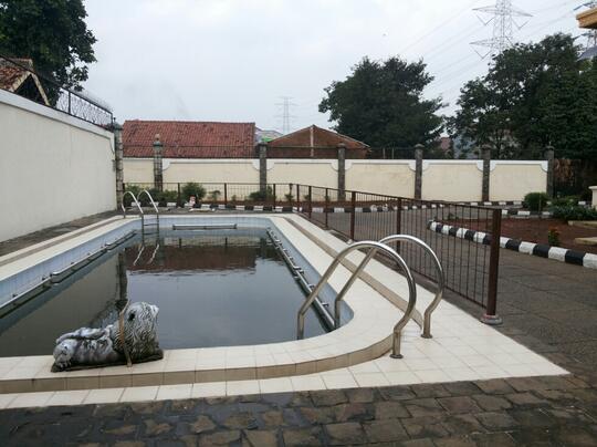 RUMAH MEWAH, PULOGEBANG-CAKUNG, SANGAT STRATEGIS, FULL JATI FURNISHED.