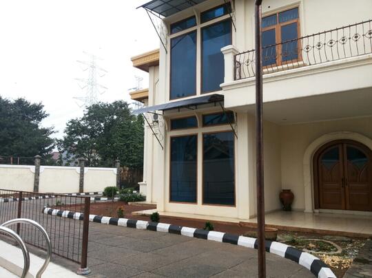 RUMAH MEWAH, PULOGEBANG-CAKUNG, SANGAT STRATEGIS, FULL JATI FURNISHED.