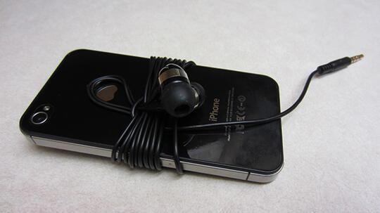 Tips Menggulung Earphone Supaya Agan Bisa Tetep Waras Pas Mau