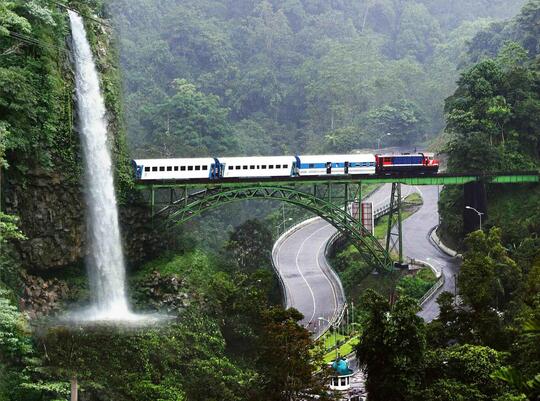 5 Rute Paling Asyik di Dunia Untuk Traveling Naik Motor