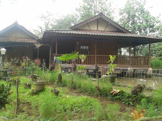 Villa & Tanah (Sertifikat) Lokasi Strategi ReFreshing