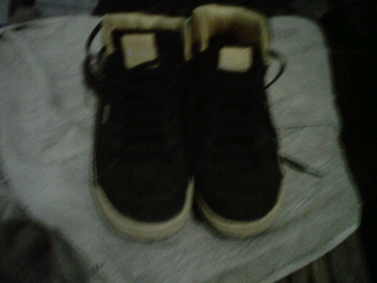 SEPATU MERK LEAGUE WARNA HITAM KOMBINASI PUTIH SIZE 43. Masih wutuh.