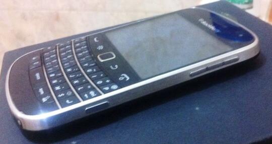 BB Blackberry dakota 9900 black ex tam 1,6 rekber mulus