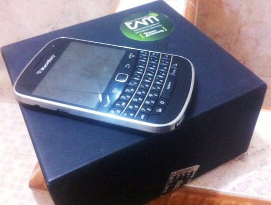 BB Blackberry dakota 9900 black ex tam 1,6 rekber mulus