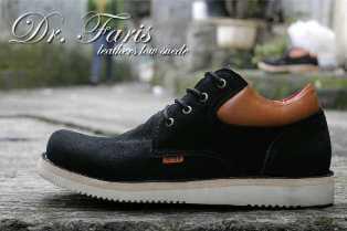sepatu boots Doctor Faris