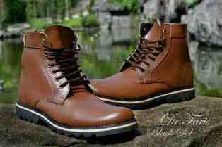 sepatu boots Doctor Faris