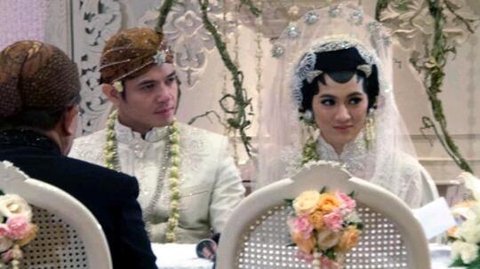 Dude Herlino Dan Alyssa Soebandono Akhirnya Resmi Menjadi Pasangan