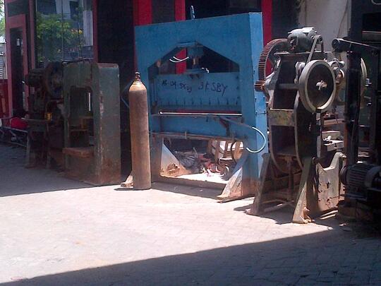 Bengkel Besi, Jasa Tekuk + Potong Plat dan General Contractor