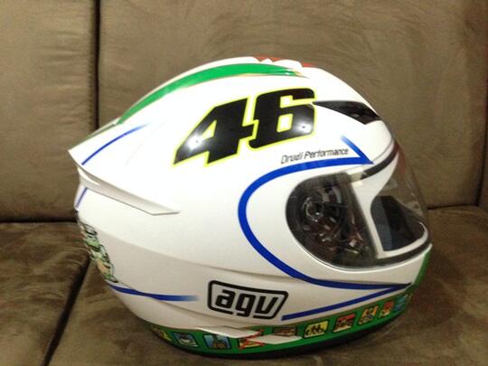 Terjual Helm ( helmet ) AGV edisi Valentino Rossi 46 white the doctor |  KASKUS