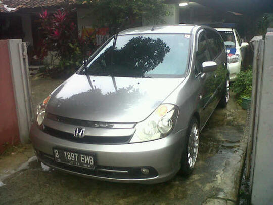 honda stream 2005 1.7 at abu abu silverstone