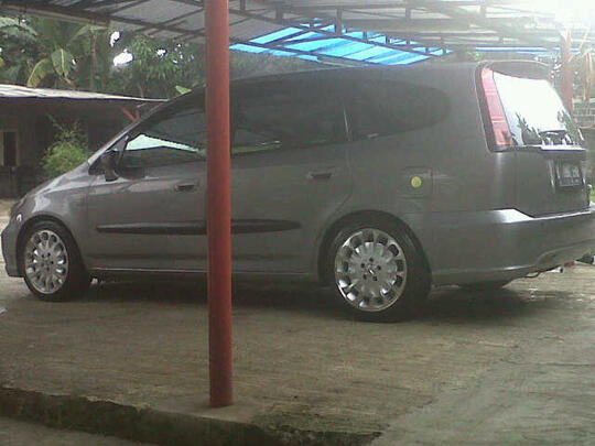 honda stream 2005 1.7 at abu abu silverstone