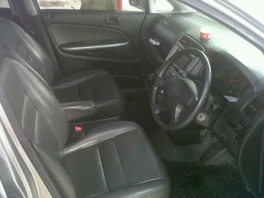 honda stream 2005 1.7 at abu abu silverstone