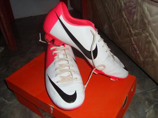 nike mercurial pink 2012