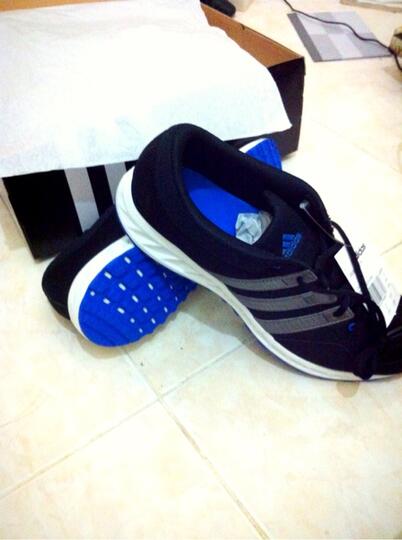 Sepatu running adidas falcon 2m ORI. Limited edition