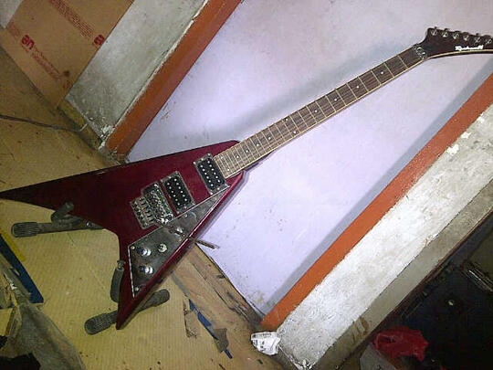 ibanez flying v bass