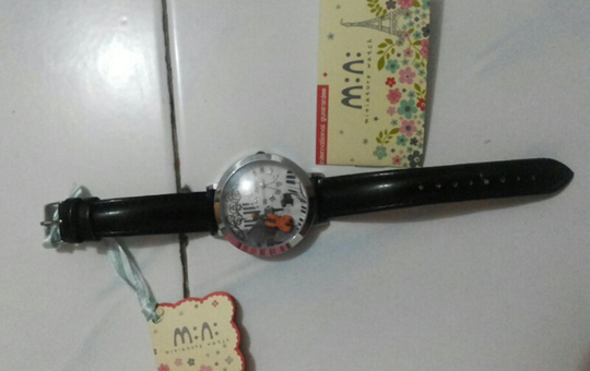 jam tangan cewe (miniwatch ori) dan hp cross F10 baguuussss....