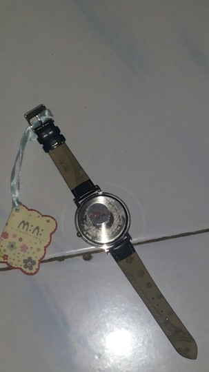 jam tangan cewe, dan hp cross f10... masuk dlu gan....