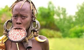 Mengenal Tradisi di Ethiopia, Semakin Lebar Bibir Wanita Semakin Dianggap Cantik