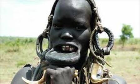 Mengenal Tradisi di Ethiopia, Semakin Lebar Bibir Wanita Semakin Dianggap Cantik