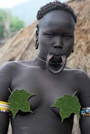 Mengenal Tradisi di Ethiopia, Semakin Lebar Bibir Wanita Semakin Dianggap Cantik