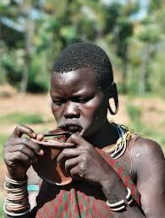 Mengenal Tradisi di Ethiopia, Semakin Lebar Bibir Wanita Semakin Dianggap Cantik