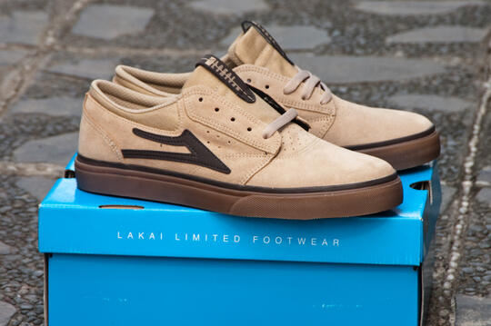 brown lakai