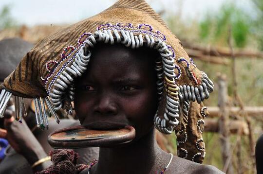 Mengenal Tradisi di Ethiopia, Semakin Lebar Bibir Wanita Semakin Dianggap Cantik