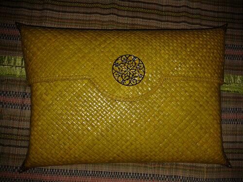 Dompet selop pandan kerajinan rajapolah