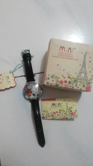 hp evercoss dan jam tangan cewe masih mulus bgt jual cepet BU gan...