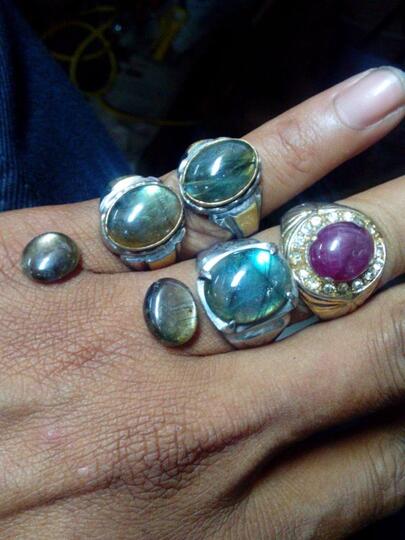LELANG black sapphire, labrador, ruby. closed kamis 1 may 2014 jam 19.30